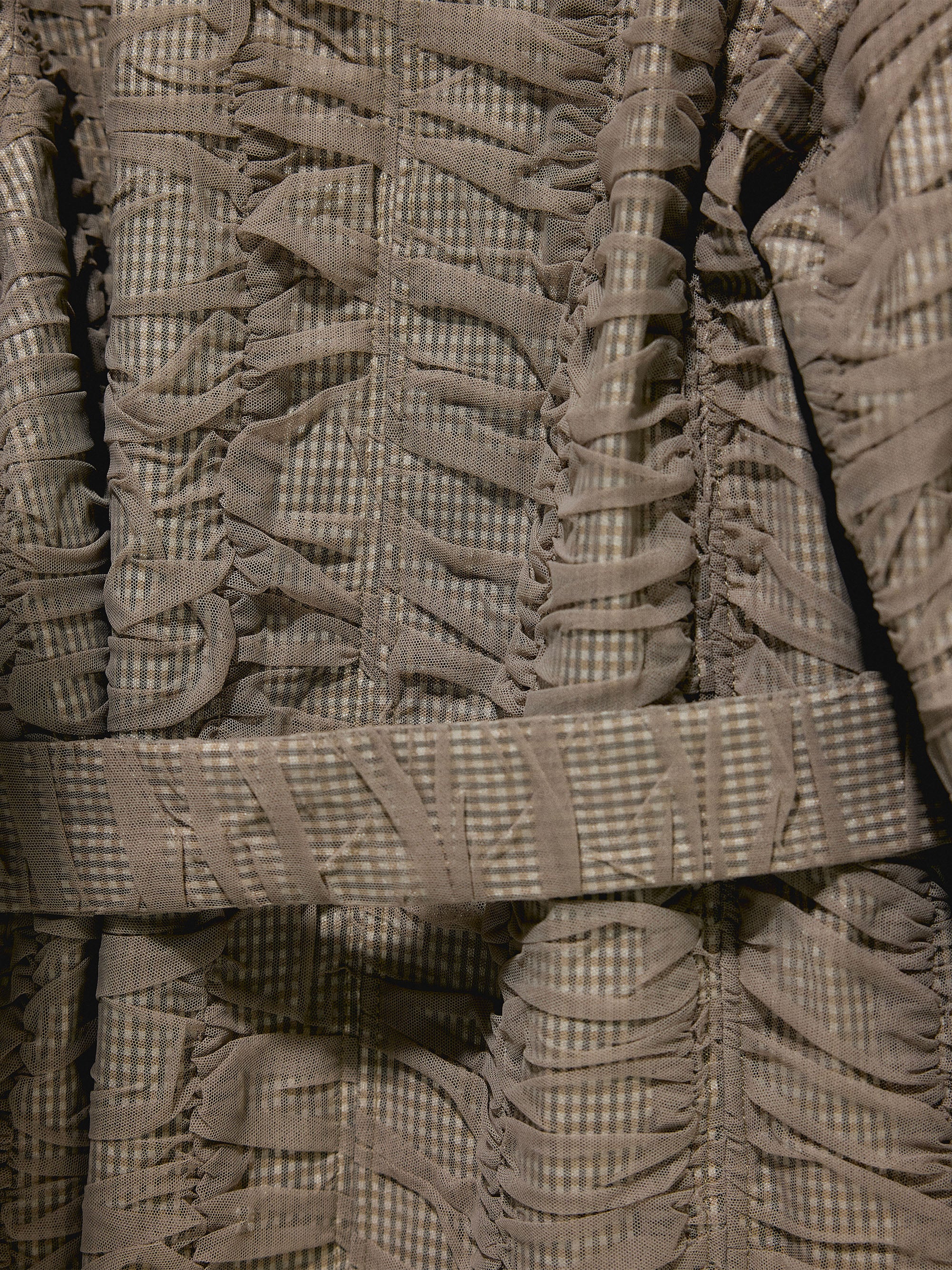 SS25 Look 20 – Taupe Ruched Trench Coat
