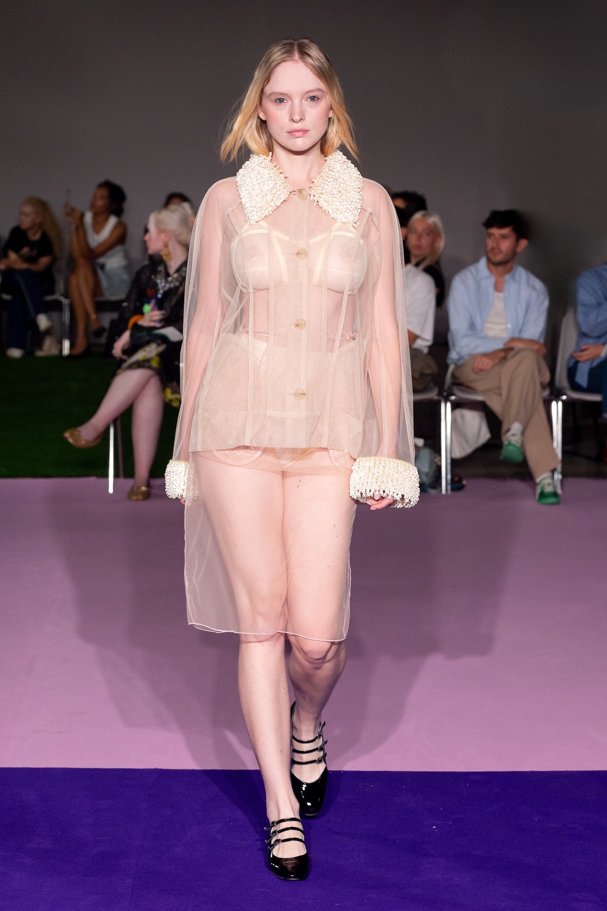 Look 16